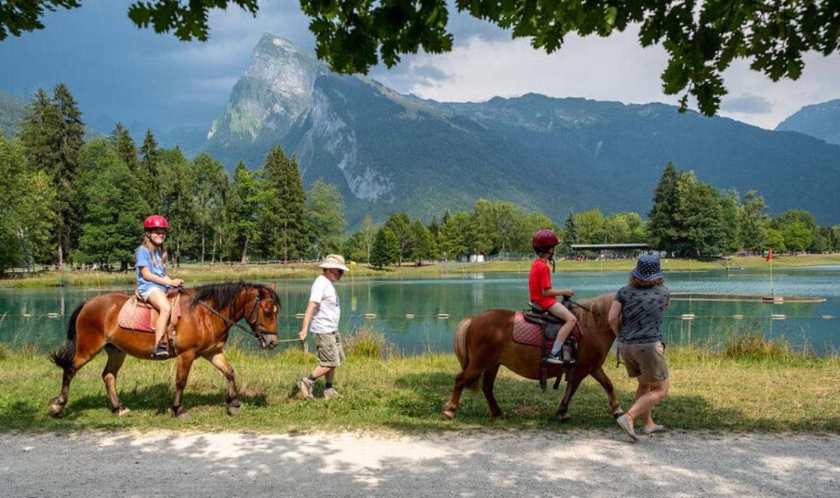 Bungalow 3 Chambres Pour 6 Pers Avec Climatisation Camping 3 Etoiles Samoëns Dış mekan fotoğraf