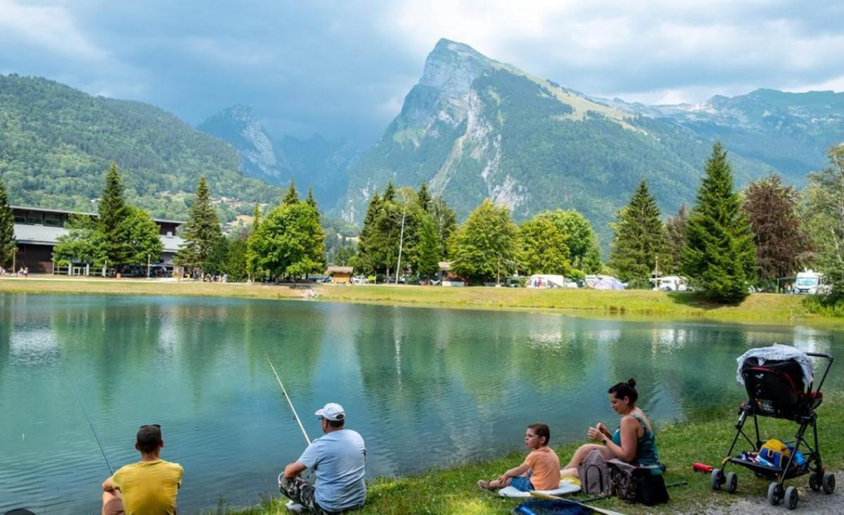 Bungalow 3 Chambres Pour 6 Pers Avec Climatisation Camping 3 Etoiles Samoëns Dış mekan fotoğraf